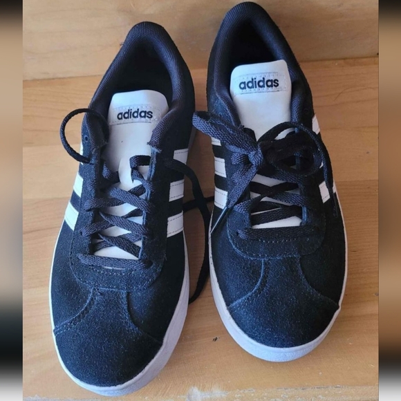 Adidas Kids Size 3 Shoes - Picture 2 of 5